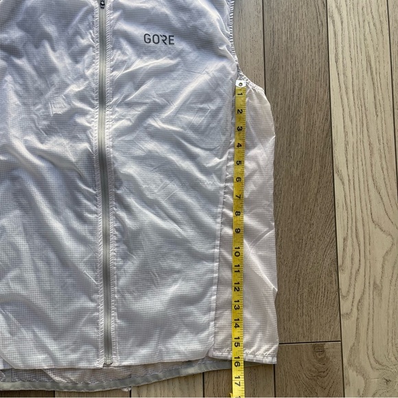 Gore Drive WINDSTOPPER® Vest Mens White - Picture 6 of 8